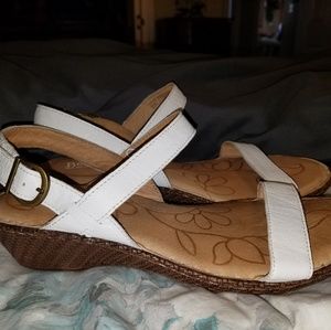 Women's Born Wedge Sandals sz 10, white leather